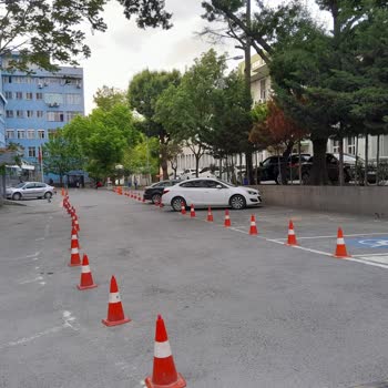İstanbul Üniversitesi Tıp Fakültesi Otoparkta Engelli Aracı Yeri İşgali