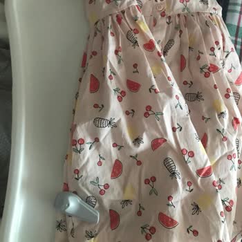 LCW Elbisenin Üzerinde Alarm Unutulmuş