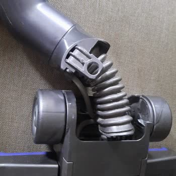 Dyson Elektrikli Süpürge Başlığı Hemen Kırıldı