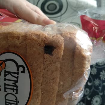 BİM Ekmecik Çavdarlı Ekmekten Kocaman Sinek Çıktı