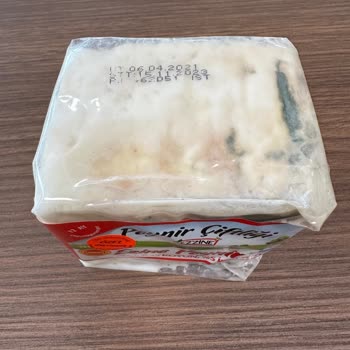 Lezzine Peynir Son Tüketim Tarihine 6 Ay Varken Buzdolabında Küflendi
