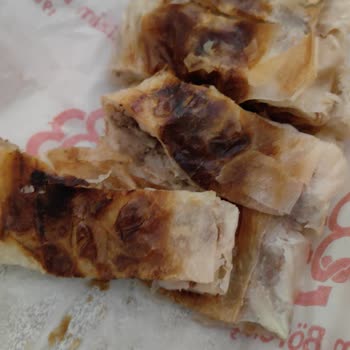 Bizim Börekçilik Yanık Börek Müşteriye Asla Verilmez