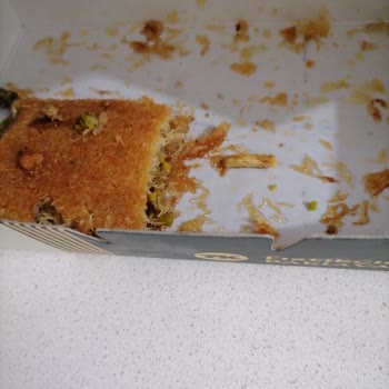 7K Fıstıkçıoğlu Baklavaları Kadayıfın İçinden Odun Parçası Çıktı