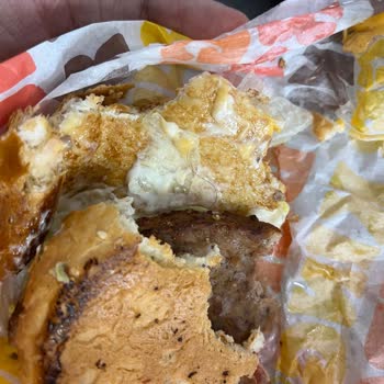 Burger King Kıl Çıktı Ekmek Taş Gibiydi!