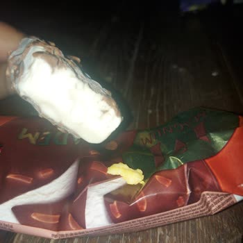 Magnum Dondurma İçinde Farklı Cisim