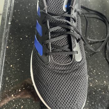 Adidas Ayakkabı 1 Ayda Parçalandı