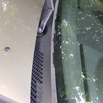 Renault Symbol Ön Cam Lastiği Koparak Dökülüyor