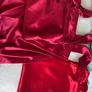 Abiye Merkezi Kusurlu Ürün Görselle Aynı Olmayan Renk Mağazanın Müşteriye Tutumu