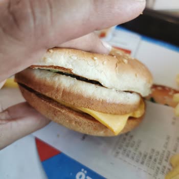 Burger King Menü Ebatları Ve Özensiz Hazırlanan Ürünler.