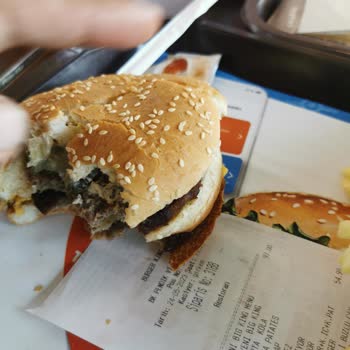 Burger King Menü Ebatları Ve Özensiz Hazırlanan Ürünler.