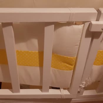 Woody Montessori Yatakta Çatlaklar Var Ve Firma İlgilenmiyor