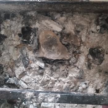 BİM Mangal Kömüründen Çıkan Taşlar