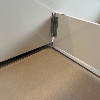 Kargılı Mobilya Mağazası 6 Aylık Mobilyanın 2 Kez Kırılması