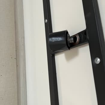 Kargılı Mobilya Mağazası 6 Aylık Mobilyanın 2 Kez Kırılması