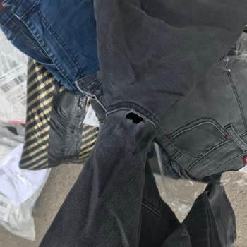 Modda_trendd (Instagram) 5 Adet Kot Pantolon Giyilmiş, Yırtık Geldi