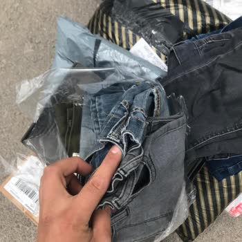 Modda_trendd (Instagram) 5 Adet Kot Pantolon Giyilmiş, Yırtık Geldi