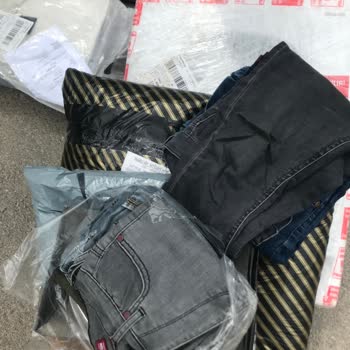 Modda_trendd (Instagram) 5 Adet Kot Pantolon Giyilmiş, Yırtık Geldi