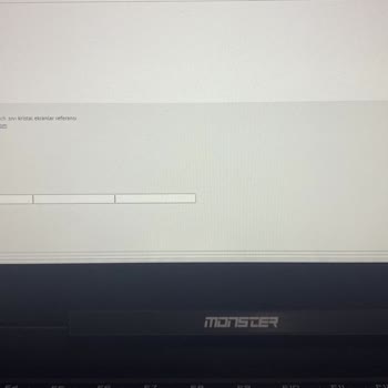 Monster Notebook Abra A7 V14.3.5 Ekranda Oluşan Çizgiler