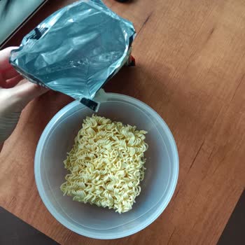 Knorr Paketin İçinden Sadece Noodle Çıktı Baharatı Çıkmadı