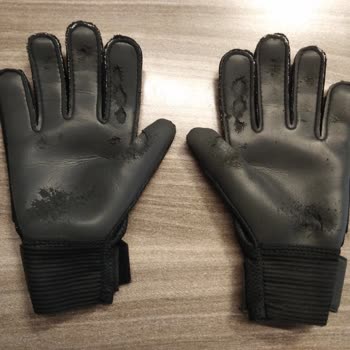 Nike Çocuk Kaleci Eldiveni Sorunlu