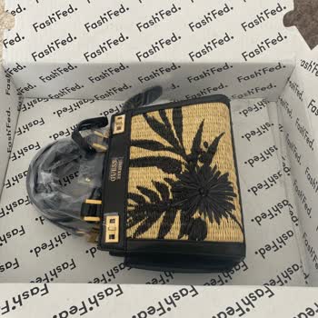 Fashfed Satın Aldığım Guess Çantayı Orijinal Kılıfıyla Göndermedi