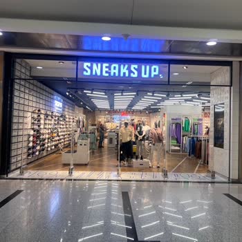 Cepa AVM’DEKİ “Sneaks Up” Müdürünün Saygısızlığı