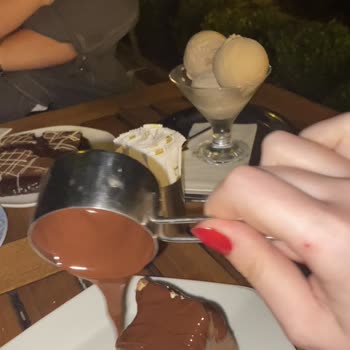 Lulus Patisserie San Sebastian Çikolata Soslu Yemeğimizden Memnun Kalmadık