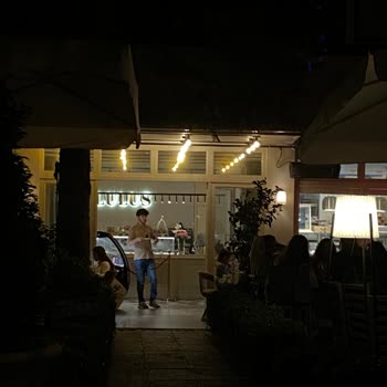 Lulus Patisserie San Sebastian Çikolata Soslu Yemeğimizden Memnun Kalmadık