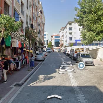İstanbul Büyükşehir Belediyesi (İBB) Kaldırım İşgali Ve Kaza Riski