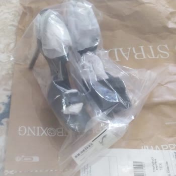 Stradivarius Ayakkabıyı Poşete Koyup Yolluyor