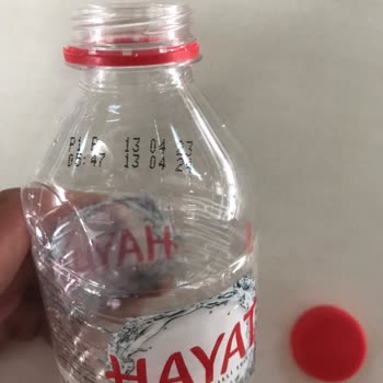 Hayat Su Danone Hayat İçecek Şişesinde Çapak Var. Tehlikeli Bir Durum
