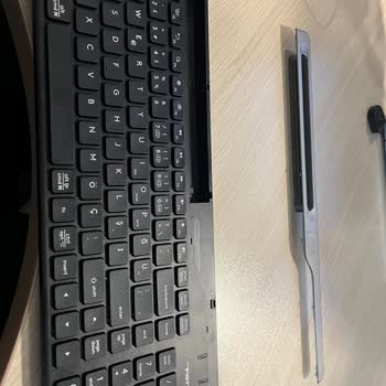 A4 Tech Renkli Klavye Üst Aparatları Kırılıyor