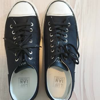 Lufian'dan Alınan Ayakkabının 1 Ay Geçmeden Yırtılması Ve Solması