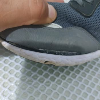 Hummel Ayakkabının 2 Ay İçinde Yırtılması