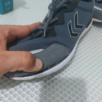 Hummel Ayakkabının 2 Ay İçinde Yırtılması