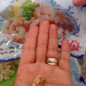 Balık Dünyası Karidesten Yengeç Bacağı Çıktı