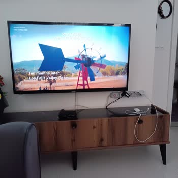 Vestel 55U9700 Marka TV Hemen Bozuldu. Ekranda Dalgalanmalar Var