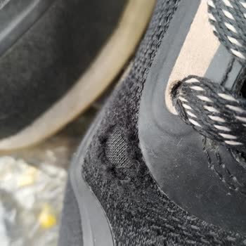 Skechers Satarken Güleryüz Garanti; Sıkıntı Olunca Suçun Bizde Olduğu Garanti.