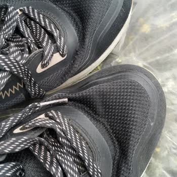 Skechers Satarken Güleryüz Garanti; Sıkıntı Olunca Suçun Bizde Olduğu Garanti.
