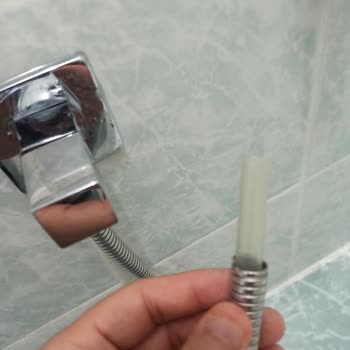 Artema Taharet Musluğu Hortumu Patlayıp Koptu