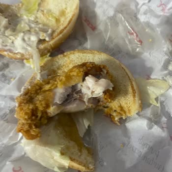 KFC Acıbadem Burger Arasına Kemikli Tavuk