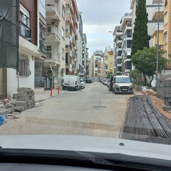 Alhan İnşaat & Emlak Sokağı Engellemesi Ve Çevreye, Araçlara Zarar Vermesi