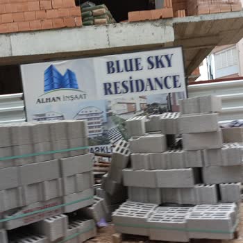 Alhan İnşaat & Emlak Sokağı Engellemesi Ve Çevreye, Araçlara Zarar Vermesi