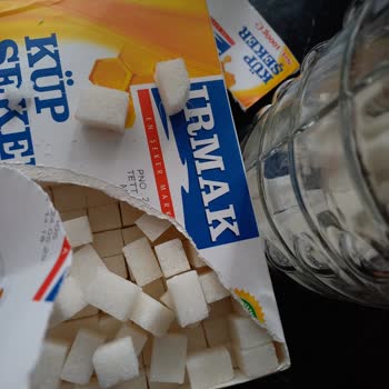 Irmak Şeker Küp Şekerin İçinden İp Çıktı