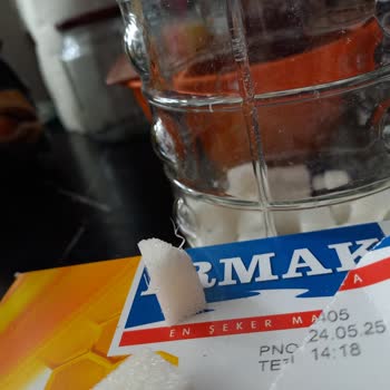 Irmak Şeker Küp Şekerin İçinden İp Çıktı