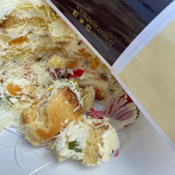 Pelit Pastanesi Pastadan Saç Çıktı