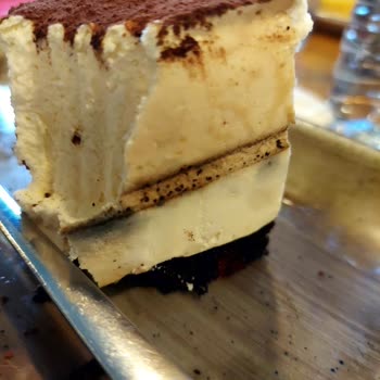 İspir Ekmek Cafe Bistro Küflü Tiramisu Servis Edildi!