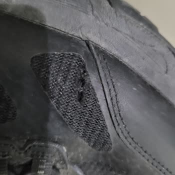 Skechers Bayan Botların Yan Kumaşlarında Yırtılma