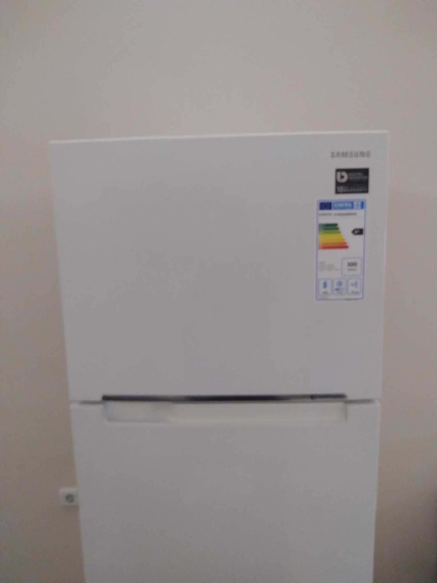 Seven Year Old Samsung Refrigerator Has Gas Leak, Not Cooling Xolvie