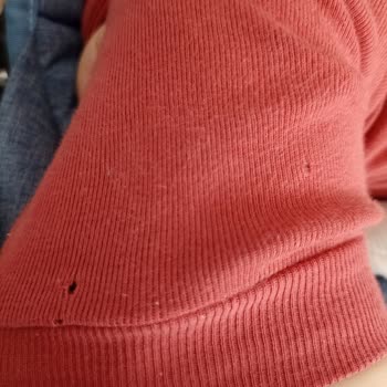 LC Waikiki Kumaşta Deliklerin Kendi Kendine Oluşması